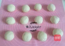 Illustration of how to make butter and sugar bread 6