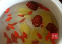 Red dates, wolfberry and ginger soup Practice illustration 5