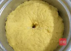 Illustration of how to make pumpkin flower steamed buns 11