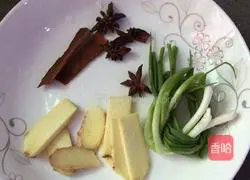 Illustration of how to make taro braised pork 1