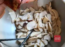 Illustration of how to make cold king oyster mushrooms 5