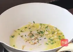 Illustration of how to make fried preserved eggs and green peppers 5