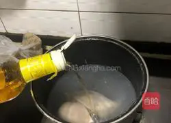 Illustration of how to make cold chicken breast and enoki mushrooms 2