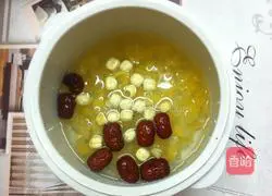 Red dates and white fungus soup recipe 3