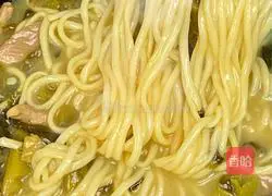 Illustration of how to make pickled cabbage noodles 7