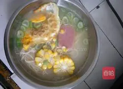 Illustration of how to make pork bone noodle soup 4