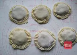 Illustration of how to make potato pancakes with dumpling skin 19