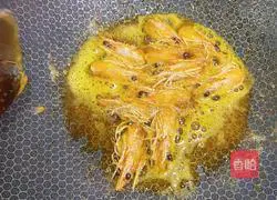 Shrimp Pasta with Guacamole Sauce Illustration of how to do it 4