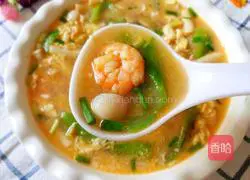 Illustration of how to make shrimp, luffa and mushroom soup 2