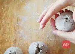 Illustration of how to make whole wheat flowering steamed buns 8