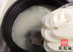 Illustration of how to make delicious crucian carp soup 7