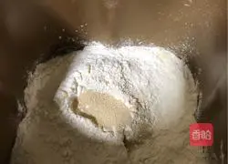 Illustration of how to make bacon, chive and shredded buns 1