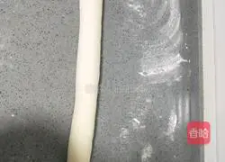 Illustration of how to make silver silk flower rolls 8