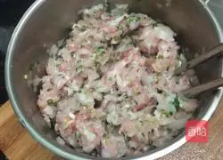 Illustration of how to make radish, chive and meat dumplings 4