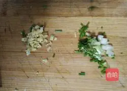 Illustration of how to make preserved egg and cucumber soup 4