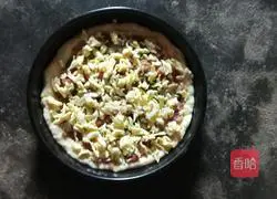 Illustration of how to make grilled sausage and vegetable pizza 8