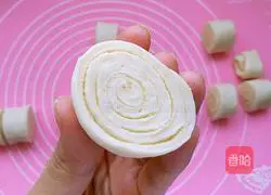 Illustration of how to make milk-flavored flower rolls 8