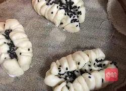 Illustration of how to make shell steamed buns 14