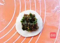 Illustration of how to make Yuanbao dumplings 11