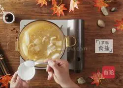 Illustration of how to make the essential pig's trotters and lotus root soup for nourishing and nourishing skin in autumn 14