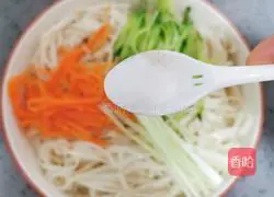 Illustration of how to make refreshing cold noodles 23