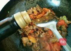 Illustration of how to stew beef brisket with tomatoes and potatoes 9
