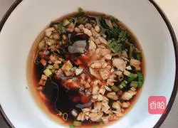 Illustration of how to make cold seaweed and black and white fungus (gastrointestinal cleaner) 6