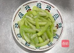 [Spring Healthy Dish] Golden Soup Illustration of how to make loofah 1