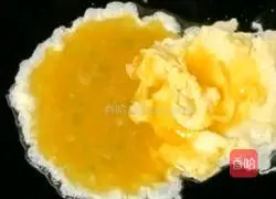 Fried pasta with sausage and eggs Illustration of how to do it 8