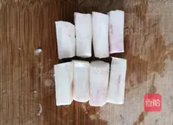 Illustration of how to make five-ingredient chicken soup 1