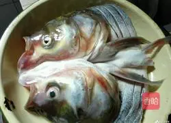Steamed fish head with chopped pepper Illustration of how to do it 2
