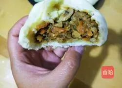 Illustration of how to make mushroom, carrot and pork buns 23