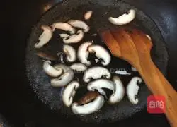 Illustration of how to make broccoli in soup 7