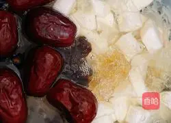 Illustration of how to make rock sugar, white fungus, red dates and pear soup in electric pressure cooker 4