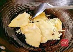 Tomato, Egg and Beef Brisket Soup Illustration 10