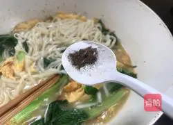 Illustration of how to make rapeseed and egg noodles 12