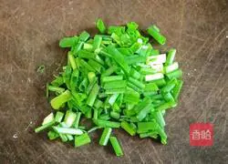 Illustration of how to make fried instant noodles with meatballs and sausages 4