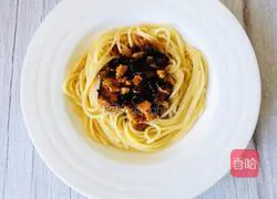 Illustration of how to make spaghetti with fungus and diced meat 6