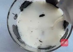 Illustration of how to make dirty oat milk coffee 7