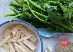 Illustration of how to make yuba mixed with chrysanthemum chrysanthemum 1