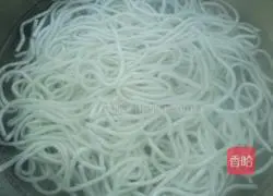 Illustration of how to make fried QQ noodles 2