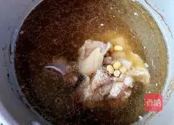 Illustration of how to make pig's trotters and soybean soup 6