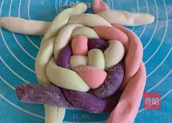 Illustration of how to make hydrangea steamed buns 8