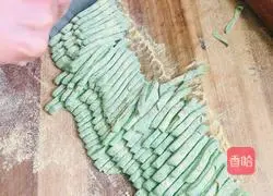 Illustration of how to make alfalfa oil noodles 5