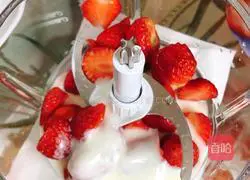 Pink Strawberry Milkshake Recipe Illustration 3