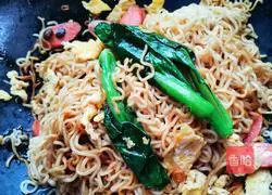 Illustration of how to make delicious fried instant noodles 12