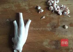 Illustration of how to make chicken feet with pickled pepper 1