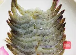 Illustration of how to make shrimp pot stickers 3