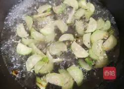 Illustration of how to make loofah and egg noodles 4