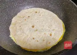 Illustration of how to make crab stick and cucumber rolled omelette 6